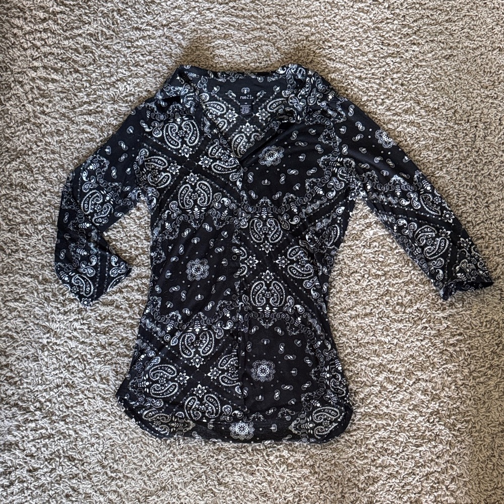 Rue21 Black and White Paisley Blouse